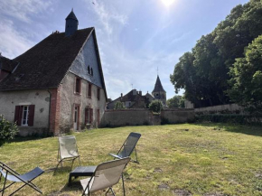 Charmante Cure Ancienne avec Jardin et WiFi, Près de Vichy - FR-1-489-459